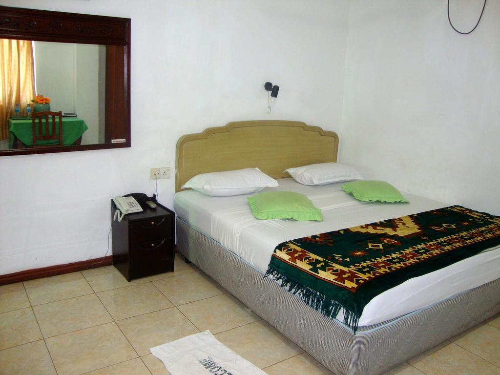 Green Park Beach Hotel Trincomalee Room photo